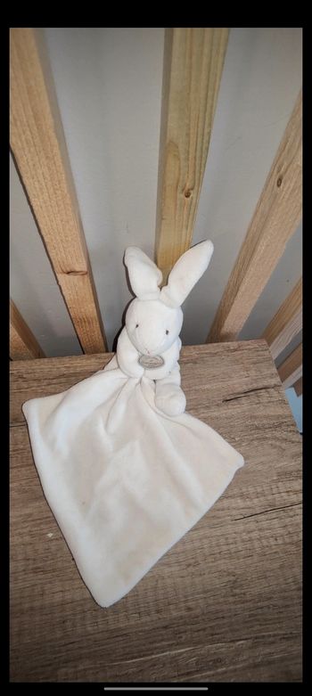 Lapin mouchoir doudou et compagnie