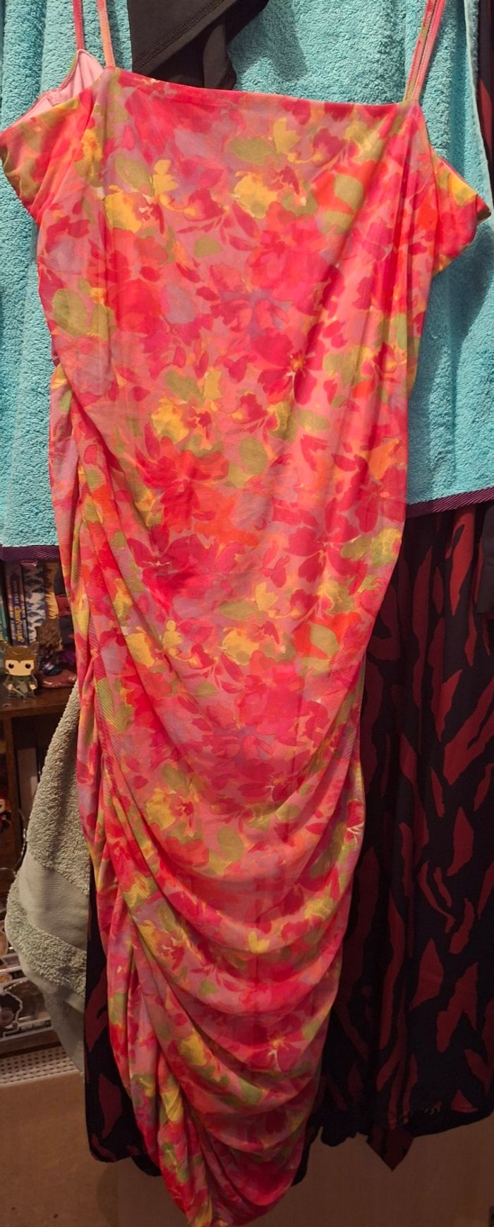Robe fleurie et coloré - photo numéro 2