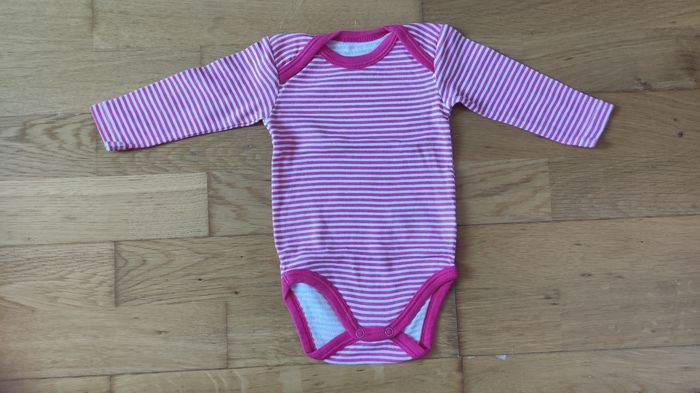 Lot bodies filles 3 mois - photo numéro 6