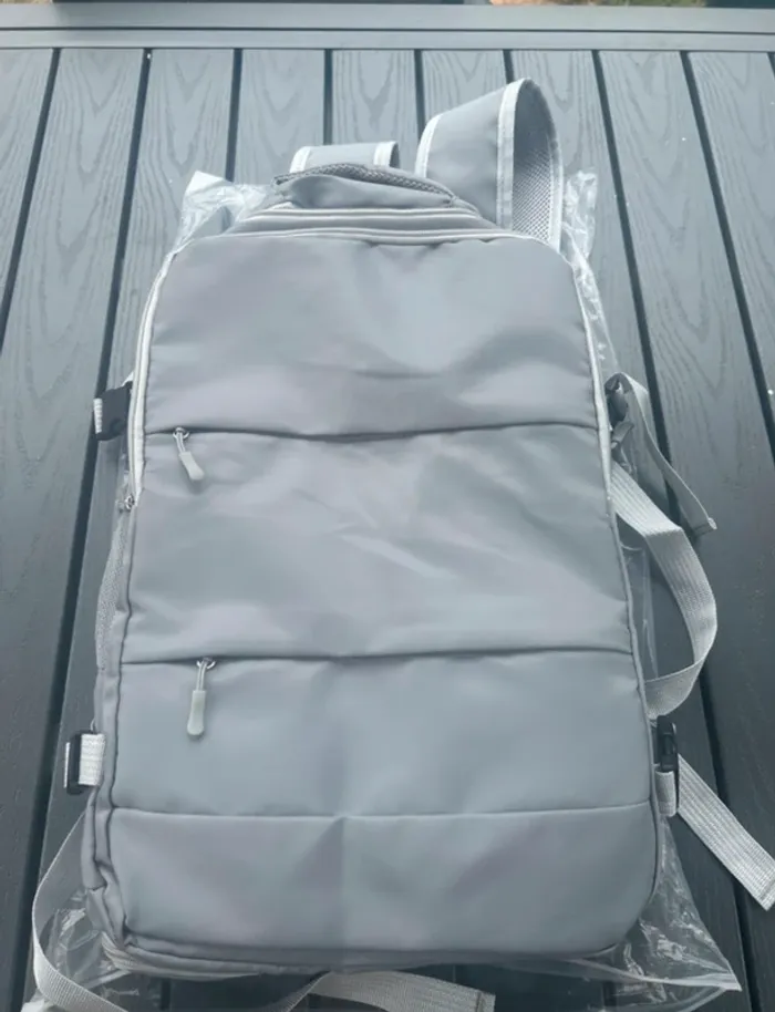Sac à dos de voyage neuf - photo numéro 2