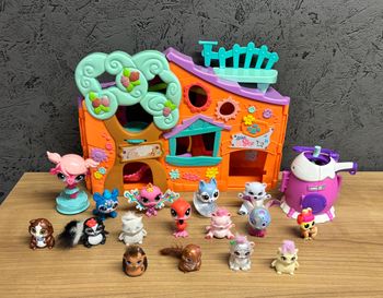 Lot de figurines  et maison