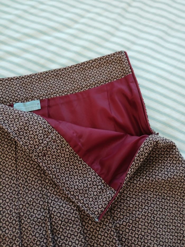 Jolie jupe plissée,  taille 40. - photo numéro 4