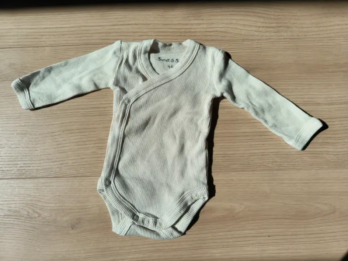 Lot de deux bodys 44cm naissance - photo numéro 2