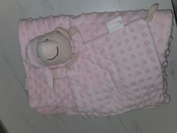Couverture et doudou bébé