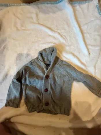 Gilet à bouton taille 6 mois