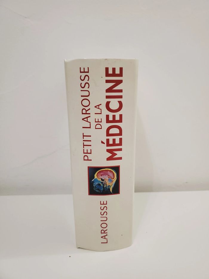 Livre Petit Larousse de la Médecine  peu servi Bon état - photo numéro 3