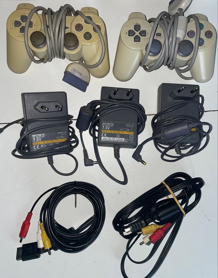 lot consoles PS1 PSone Playstation + câbles et manettes - photo numéro 4