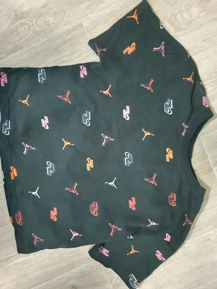Tee shirt crop top Jordan taille 12-13 ans - photo numéro 2