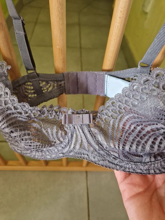 Soutien à gorge neuf 95B - photo numéro 3