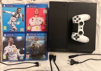 Ps4 1To + manette + 4 jeux