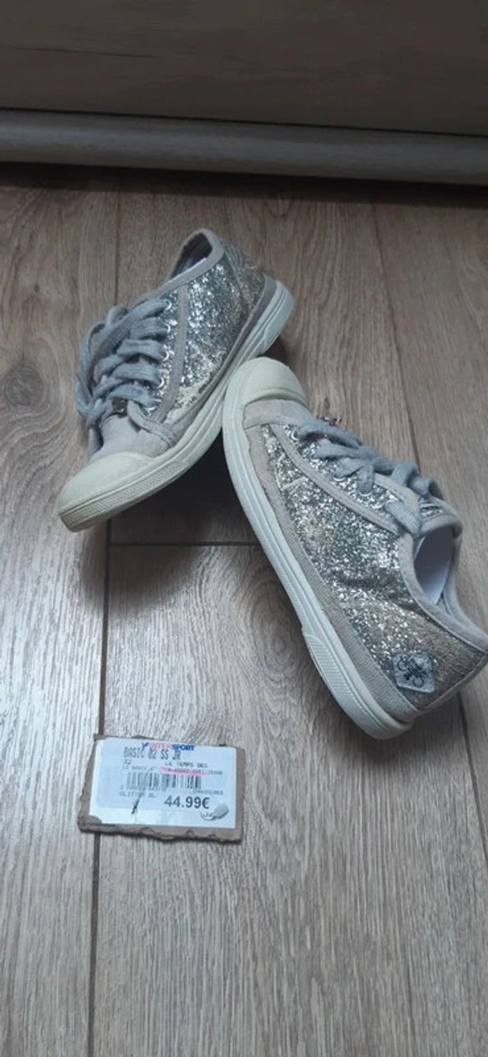 Baskets basses / tennis "le temps des cerises" pointure 32