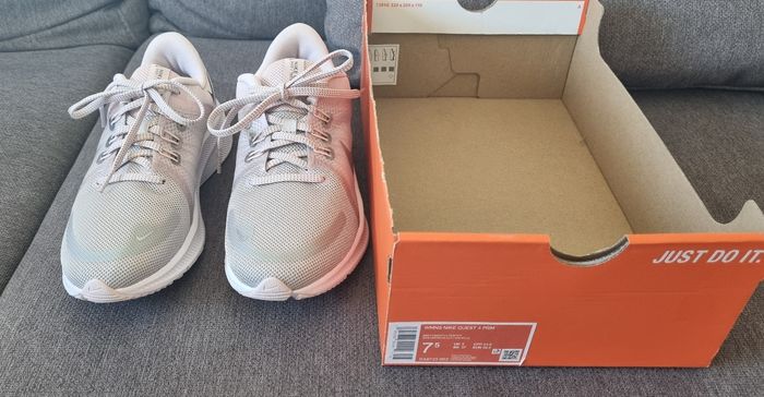 Basket running femme nike quest 4 premium