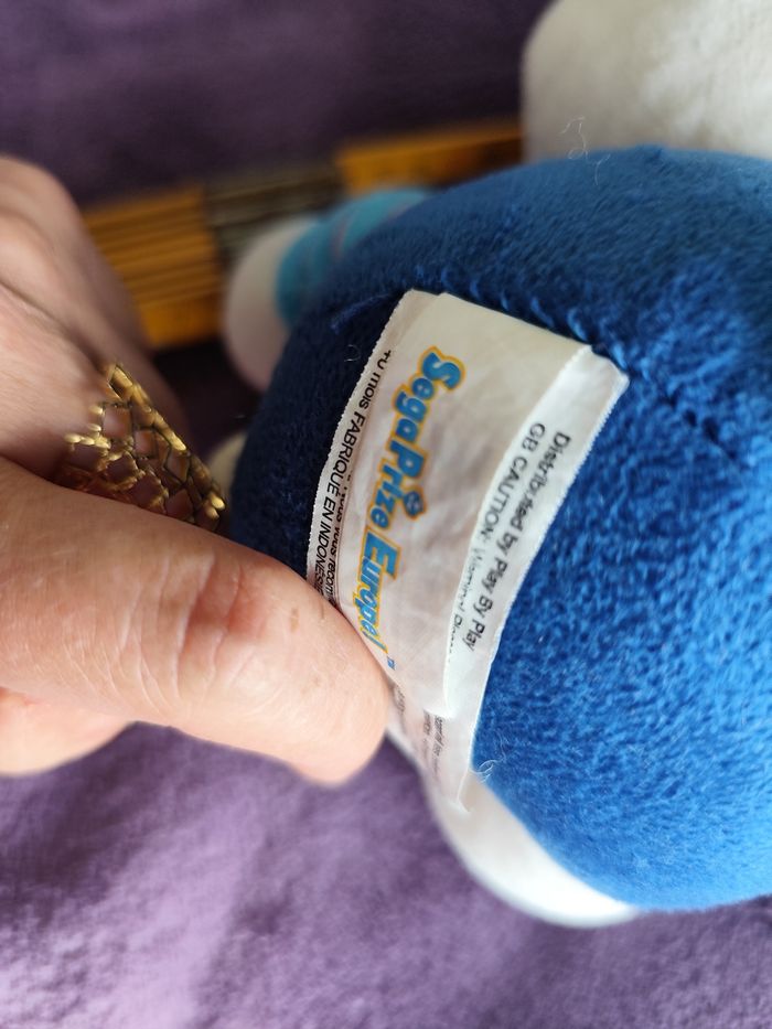 Peluche hello Kitty assise vêtement bleu noeud rose - photo numéro 6