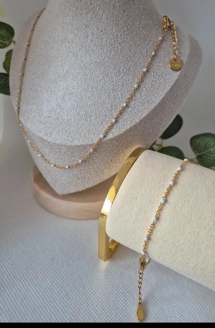 Parure lot de 2 bijoux collier + bracelet en acier inoxydable 🌸 perles blanches - photo numéro 4