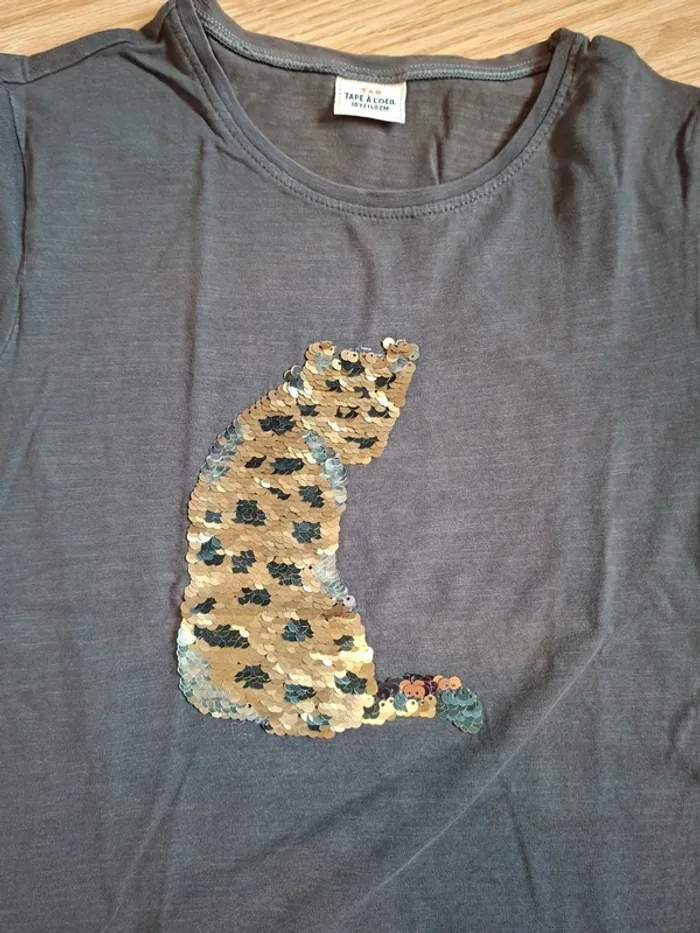 Tee-shirt gris à sequins - photo numéro 4