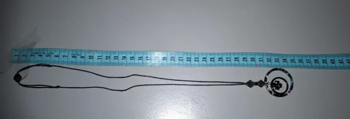 Collier breloques sur cordelette - photo numéro 3