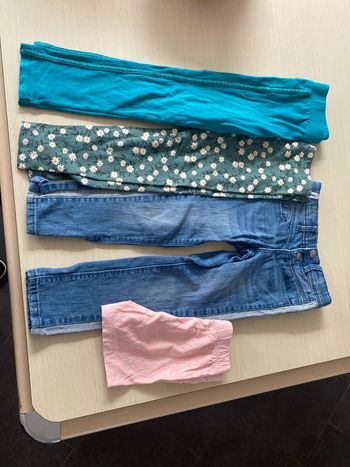 Lot un jean deux leggings et un short