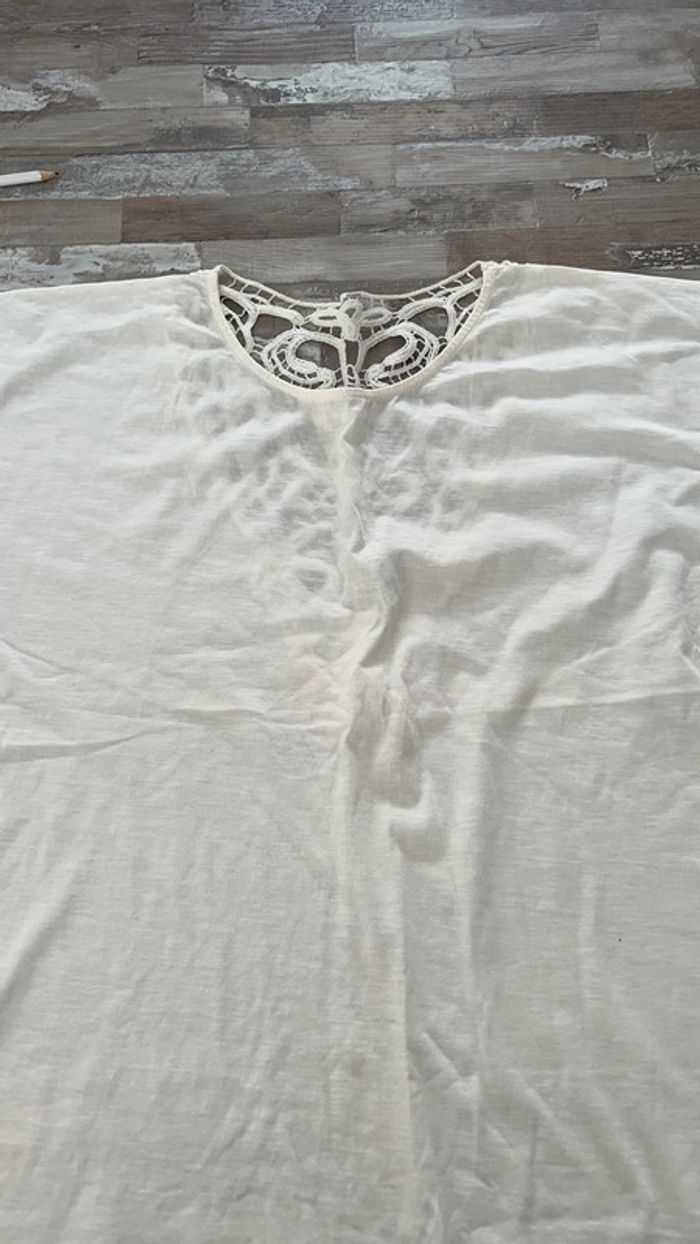 Tee-shirt blanche porte dentelle T46-48 - photo numéro 2