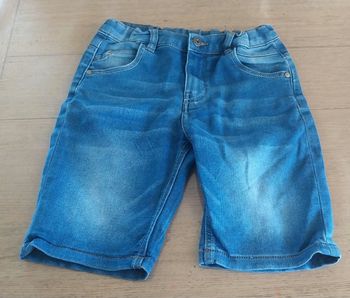 Bermuda garçon 10ans en très bon état