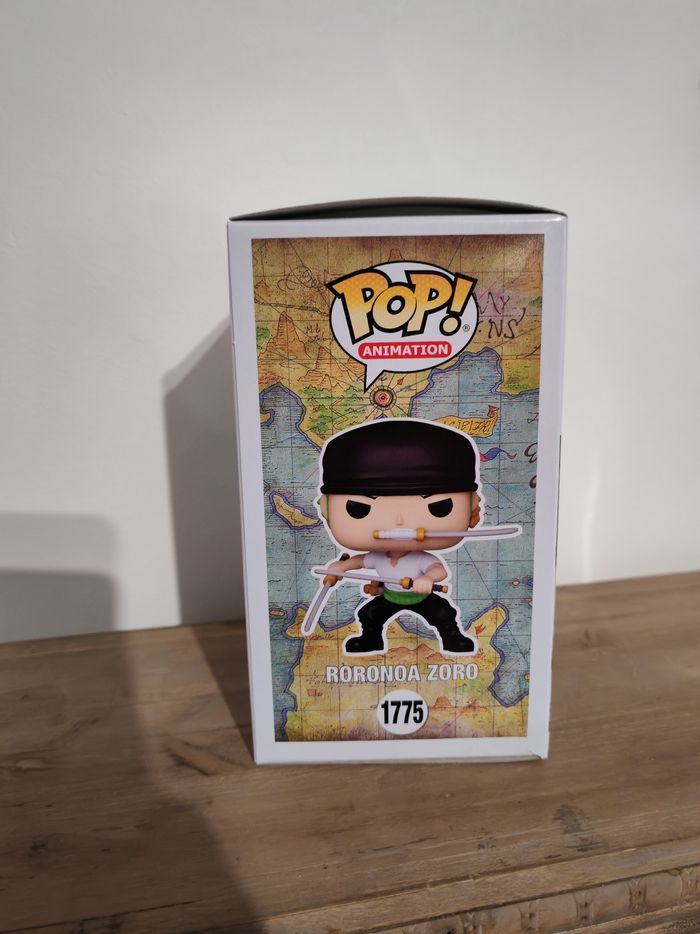 Figurine funko pop roronoa Zoro 1775 chase - photo numéro 2