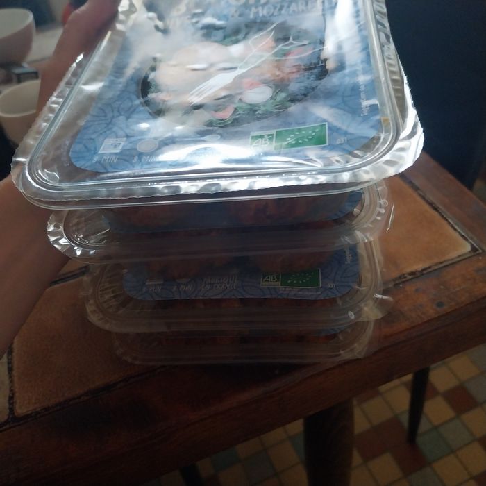 Lot de 4 paquets de bouchées poivrons et mozzarella neuf date 10 Mars 2026