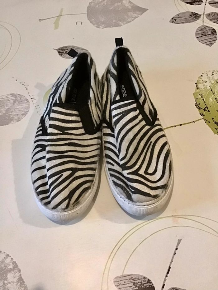 Chaussure détente zébrée noir et blanche taille 38