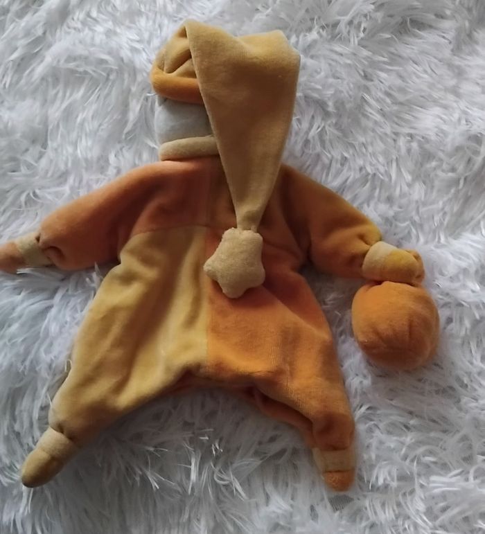 Doudou marionnette ours orange et jaune  - bourse a sa main - bonnet sur la tête  - Un rêve de bébé - photo numéro 2