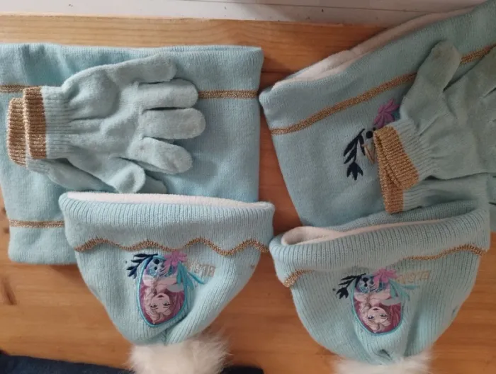 Lot de vêtements jumelles en taille 2 ans - photo numéro 16