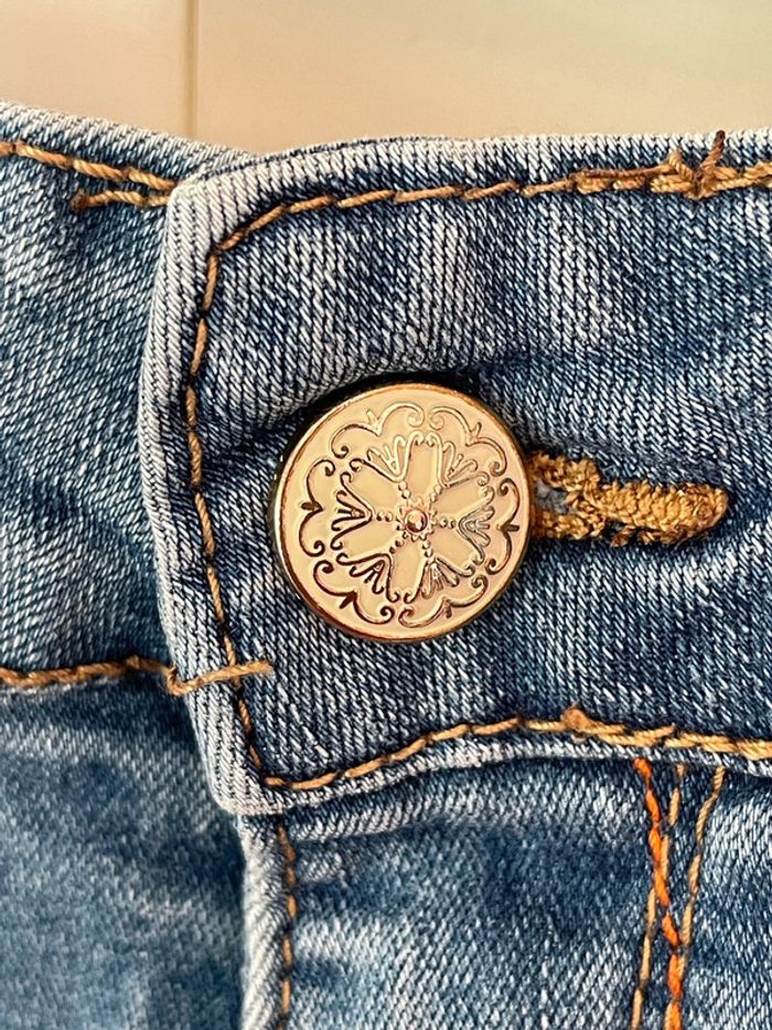 Short en jean brodé taille 40 - photo numéro 4