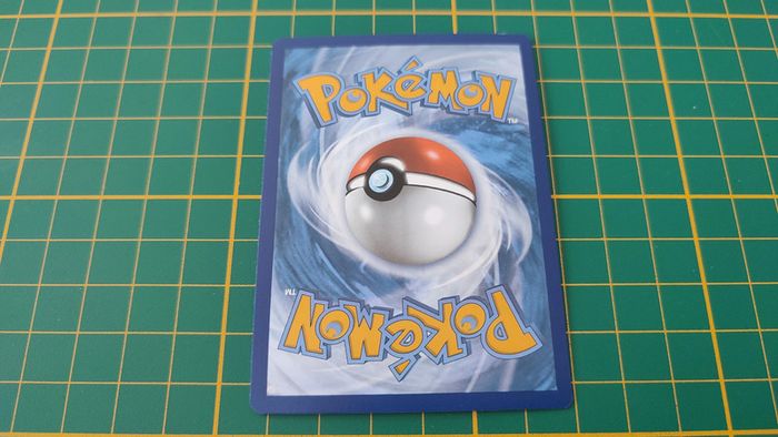 224/264 Carte Pokémon Découverte de l'Aventurière reverse Epée Bouclier EB08 Poing de Fusion #B10 - photo numéro 2