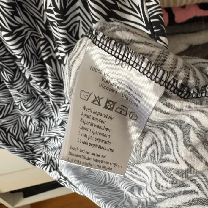 T-shirt Ms Mode • noir & blanc • 52 🌼 - photo numéro 5