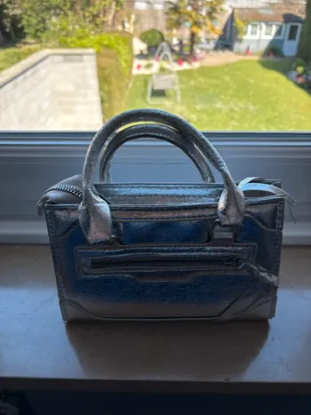 🔹 Sac argenté brillant – Parfait pour briller en soirée 🔹