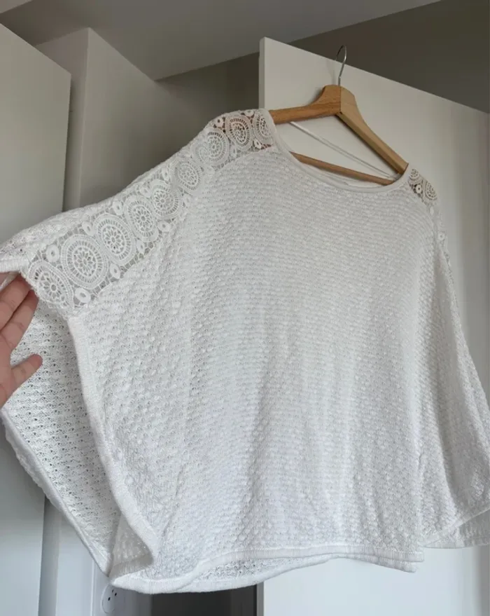 Joli haut avec broderie XL/42 - photo numéro 3