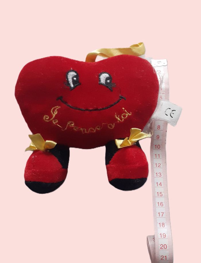 Très joli cœur en peluche rouge