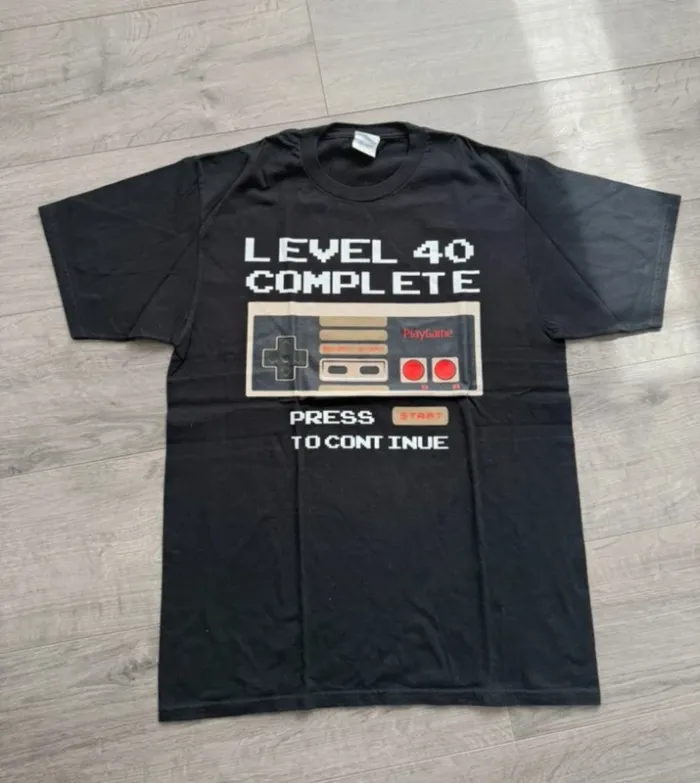 T-shirt noir imprimé 40 ans console taille M ou 38