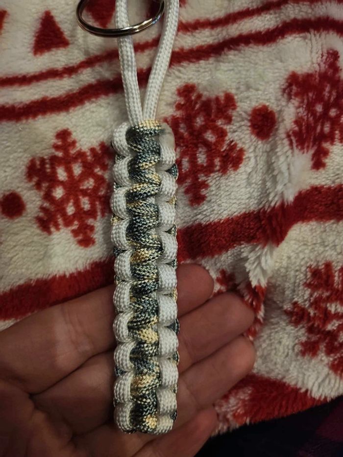 Porte clés en paracorde fait main - photo numéro 3