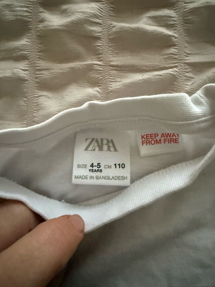 TEE shirt 4/5 ans blanc/kaki Zara - photo numéro 2