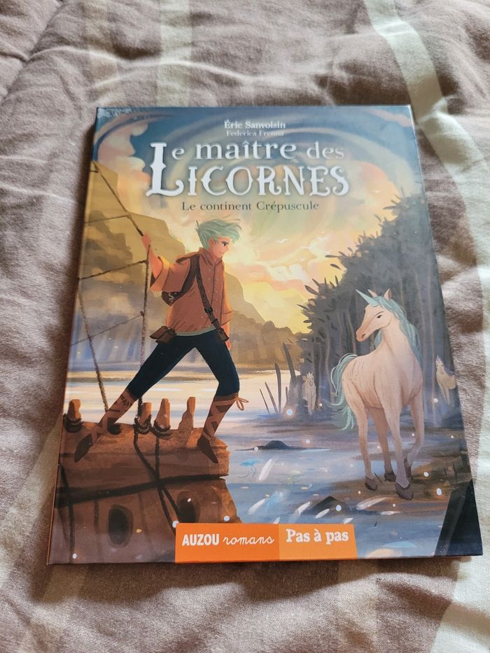 livre le maître des licornes le continent crépuscule (3,50e)