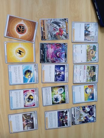 Lot de 15 cartes Pokémon très bon état très jolie