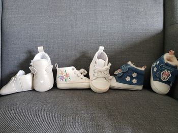 Lot chaussures bébé 3 à 6 mois  (pointure 16/17)