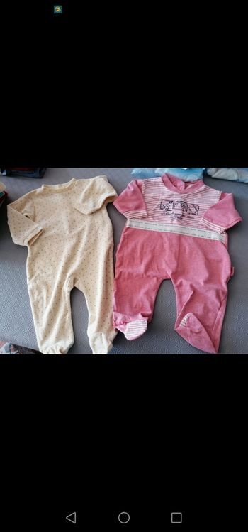 2 pyjamas