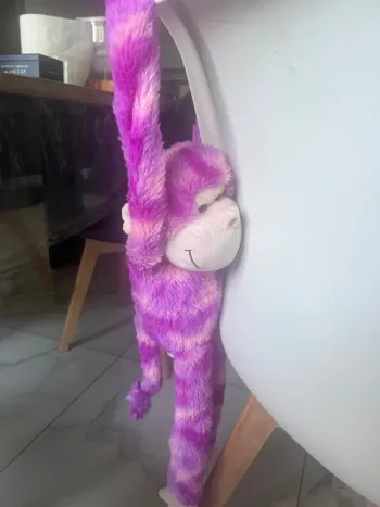 Peluche singe violet