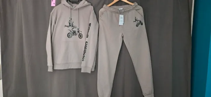 Ensemble jogging moto neuf