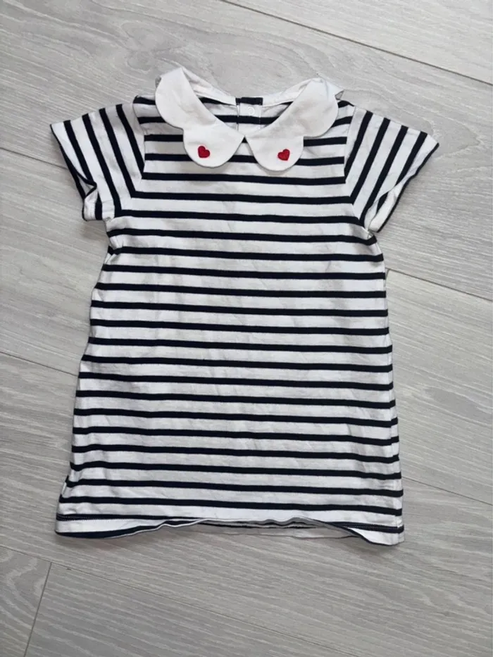 Robe à rayures et avec col cœurs