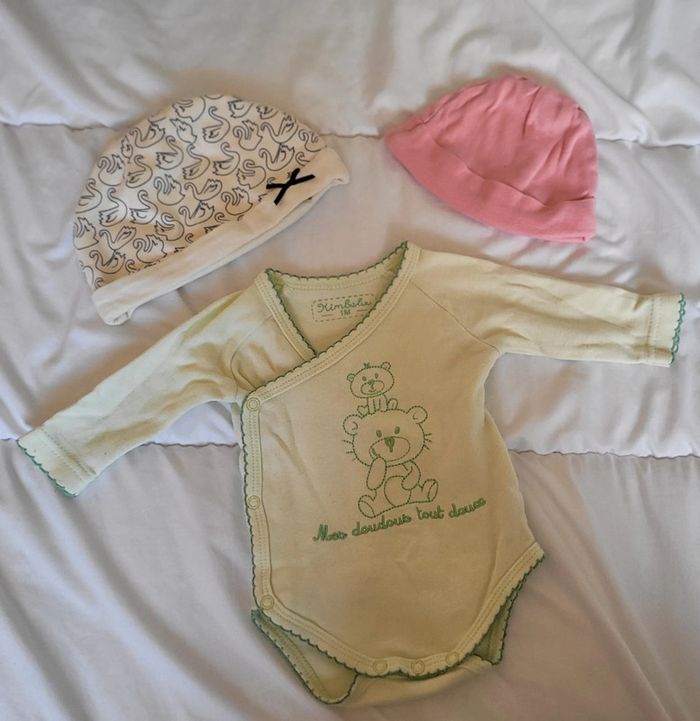Lot de vêtements légers naissance et 1 mois fille - photo numéro 5