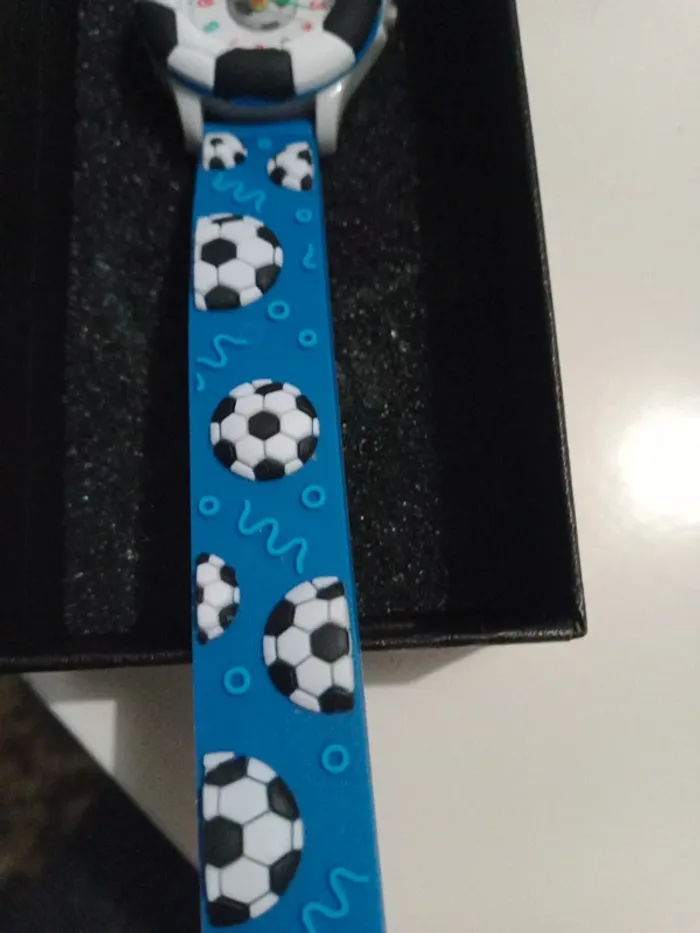 Montre ronde motifs ballon de foot - photo numéro 3