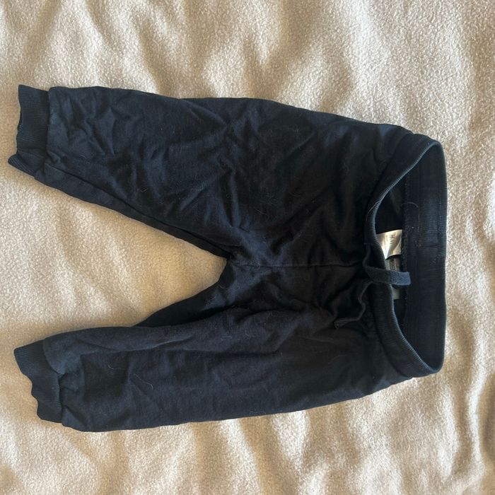 Lot de 5 pantalons taille 12 mois 4 jogging H&M et un jeans vert - photo numéro 2