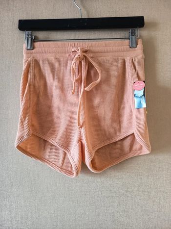 Short femme. Marque Ardene (963).