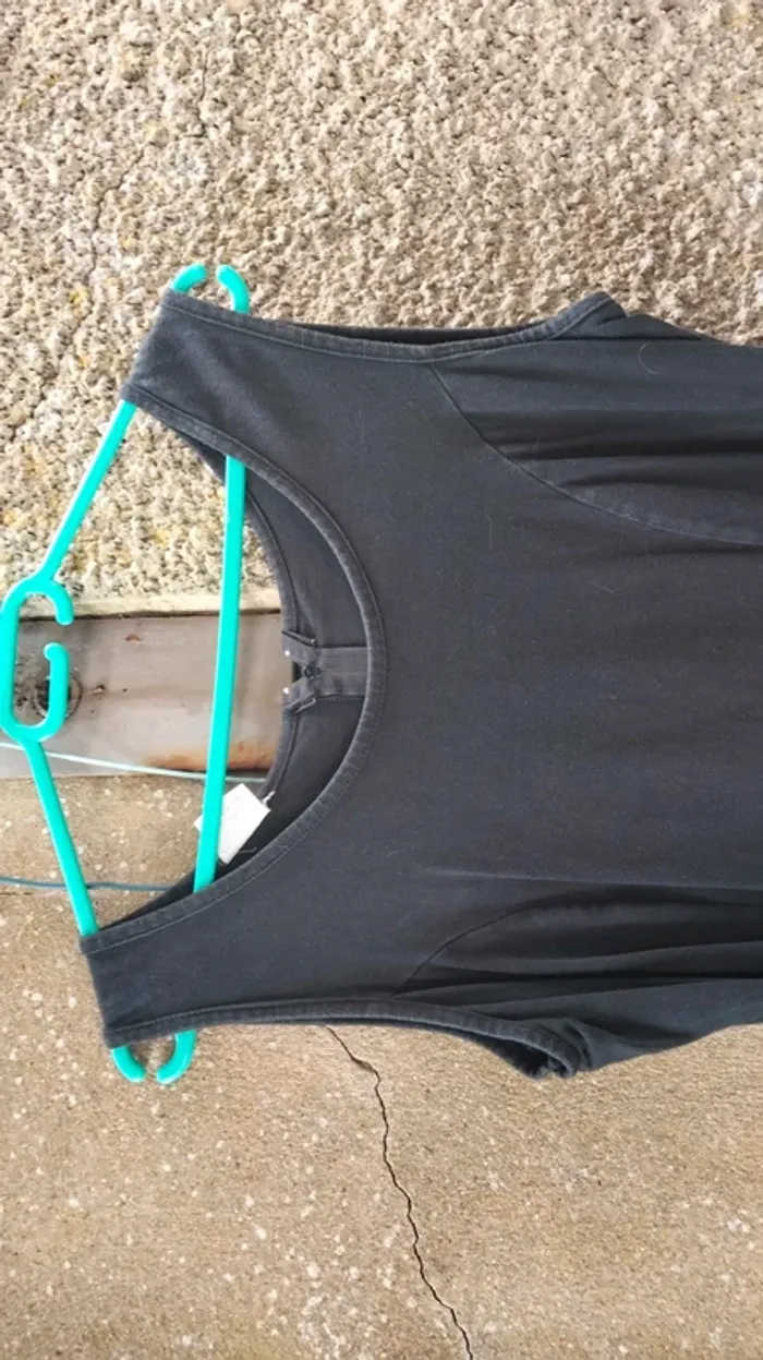 Robe noire cache cœur Taille 46/48 - photo numéro 4