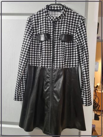 Robe noire et blanche